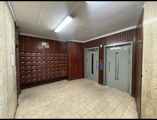 2 BEDROOM APARTMENT FOR SALE IN BRAAMFONTEIN